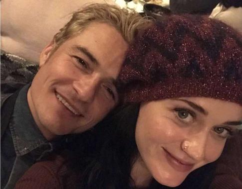 Кэти Перри и Орландо Блум появились на вечеринке в образе пришельцев