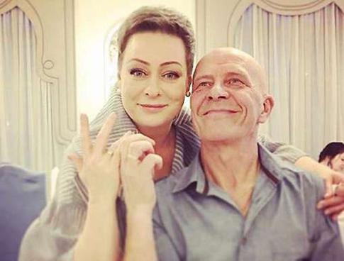 «Это унизительно»: Мария Аронова полностью содержит мужа-домохозяина