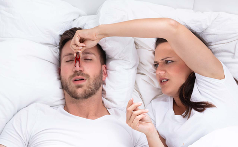 Храп: откуда он берется и как с ним бороться