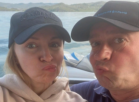 «Уважением, а не хамством!»: жена необычно поздравила Хабенского с днем рождения