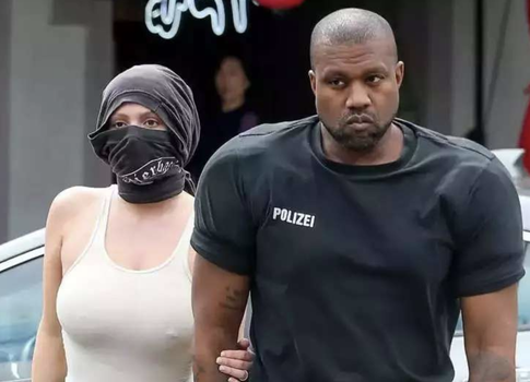 Стало известно, на что именно обиделись родители молодой жены Канье Уэста