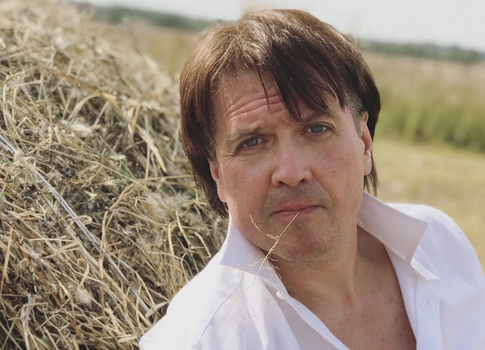 51-летний Денис Матросов впервые появился на публике с новой женой