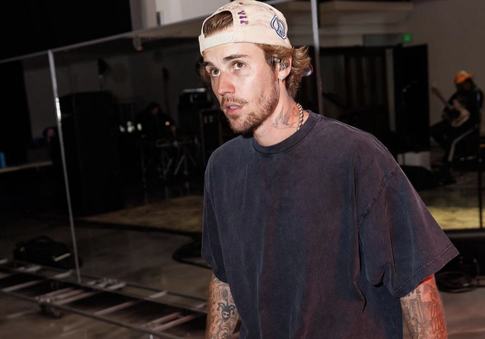 «Мы гордимся тобой»: Джастин Бибер вернулся в Сеть с загадочными фото