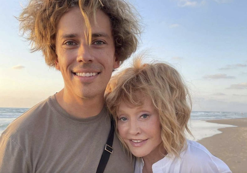 Алла Пугачева намеревалась вывести из своего замка в РФ фальшивые картины