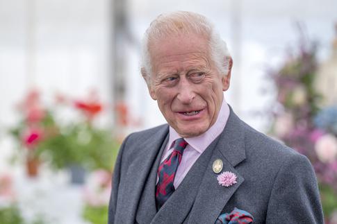 Принудительное кормление: онкобольной Карл III отказывается от еды