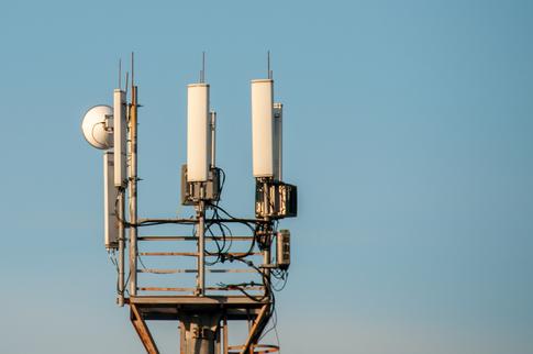 Россиянам рассказали о возмещении ущерба от сотовых вышек возле жилых домов