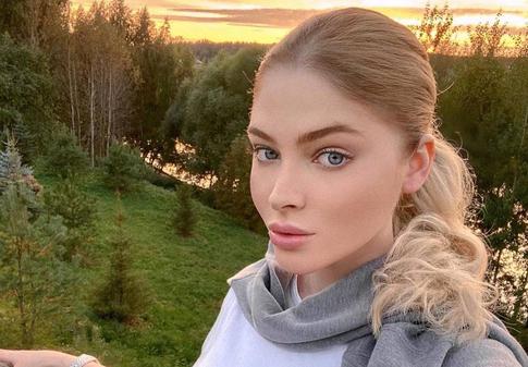 «Нежная принцесса»: экс-девушка Тимати поделилась своим праздничным фото