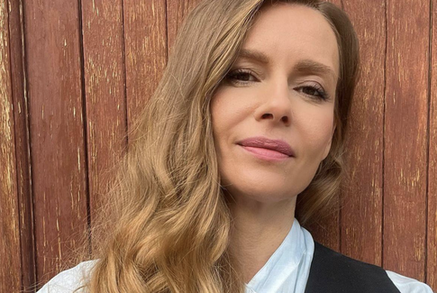 46-летняя актриса Любовь Толкалина покинула Россию