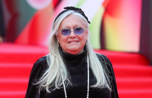 Бешеные скидки: Михалкова, Шарапова и Досталь стали жертвами мошенников