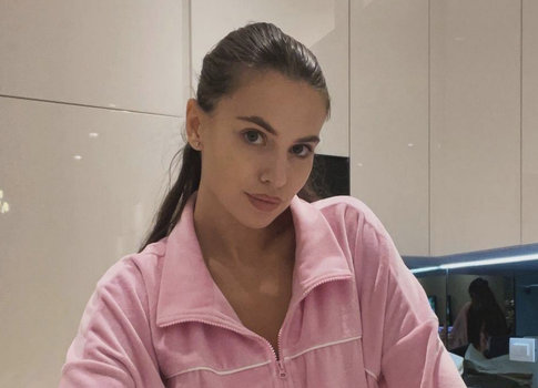 Через 4 дня после свадьбы: звезда «Дома−2» Саша Артемова намекнула на развод