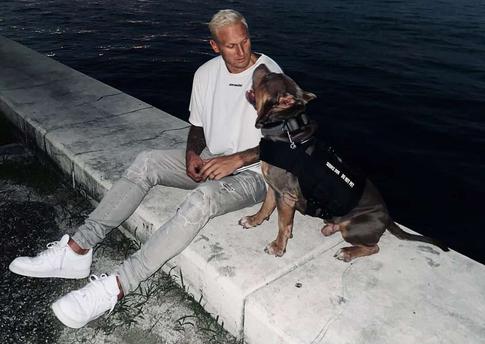 Прощание с Янисом Тиммой в Риге: мать и первая жена у гроба, Анна Седокова отсутствует