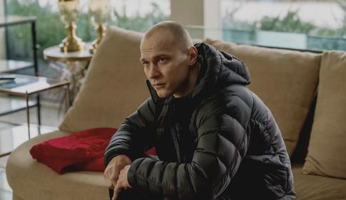 Соревнуется с Калкиным и знаком с Джоли: интересные факты о Юре Борисове