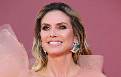 Хайди Клум блистала в уникальном платье, расшитом жемчугом