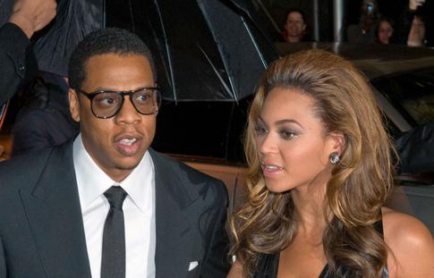 Обвиненный в насилии Jay-Z вышел в свет с 12-летней дочерью от Бейонсе