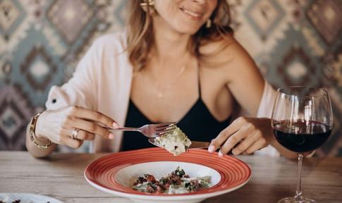 Снизить давление и другие здоровые причины начать гулять после ужина