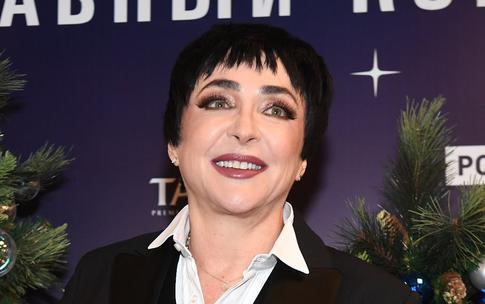 Измазавшаяся вазелином Лолита назвала певицу Zivert «богиней»