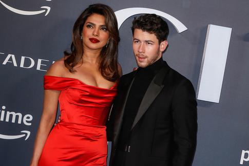 Приянка Чопра в пикантном наряде сходила на свидание с Ником Джонасом