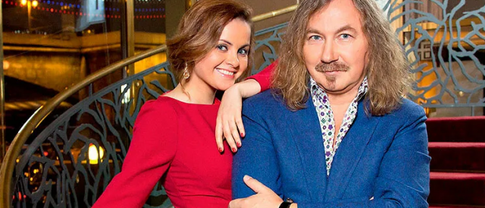 «Неправильное декольте»: провокационный образ Юлии Проскуряковой вызвал бурные обсуждения