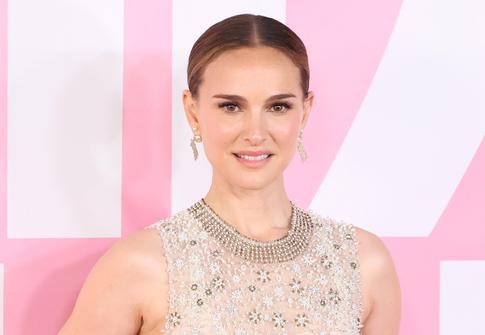 43-летнюю Натали Портман запечатлели в купальнике во время отдыха