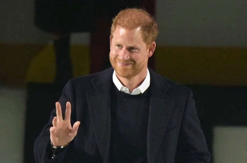 «Знак перемирия»: прилетевший в Лондон из-за рака отца принц Гарри был бы рад встрече с Уильямом