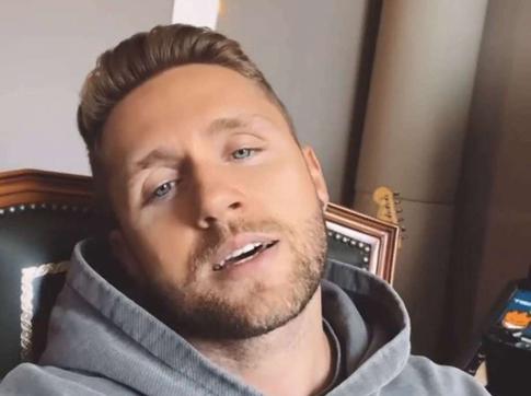 Влад Соколовский рассказал о непростых отношениях в семье: «Мама пила»