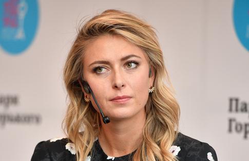 «Давно не видела»: образ Шараповой на Неделе моды впечатлил Собчак