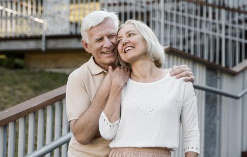 Чудинка и непредсказуемость: как поддерживать страсть после 50 и не засыпать на диване