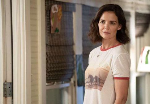 Папарацци сняли Кэти Холмс на прогулке с повзрослевшей дочерью от Тома Круза