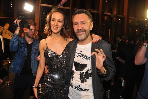 Матильда Шнурова примерила откровенный наряд в сетку