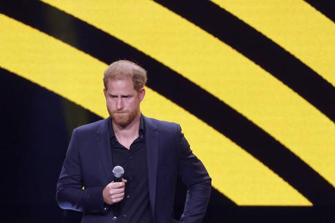 Прибывший в Лондон принц Гарри не сможет увидеться с больным отцом