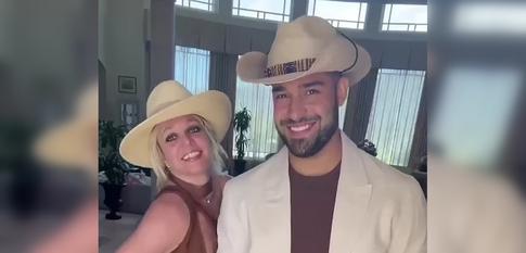 «Привлекает абьюз и насилие»: психологи о странных танцах Спирс в соцсетях