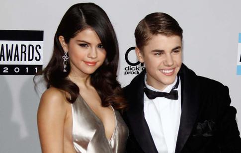 Гомес выложила новое фото с парнем после новостей о беременности жены Бибера