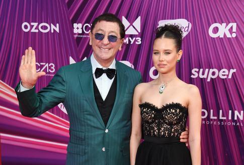 Бабушка 18-летней невесты Лепса о свадьбе внучки: «Сначала венчание»