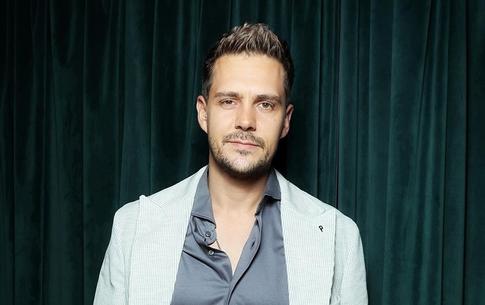 Милош Бикович обнародовал редкие снимки с женой и маленьким сыном