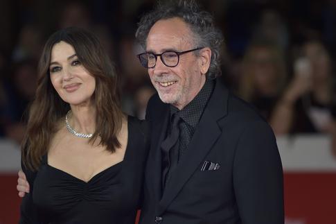 Моника Беллуччи и Тим Бертон совершили редкий выход в свет