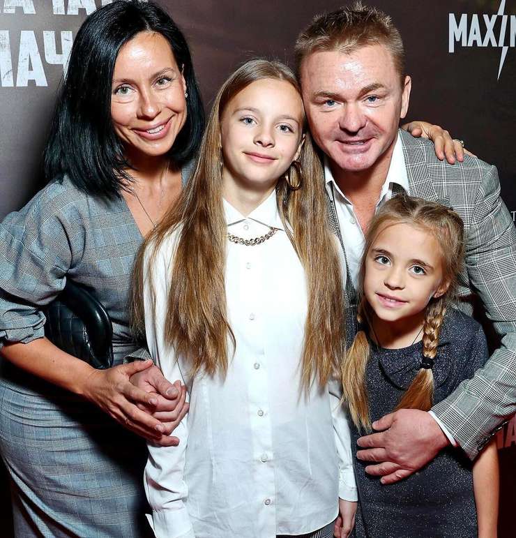Владимир Сычев с женой и детьми