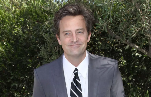 Отчим Мэтью Перри высказался об аресте его наркодиллеров: «Мы до сих пор убиты горем»