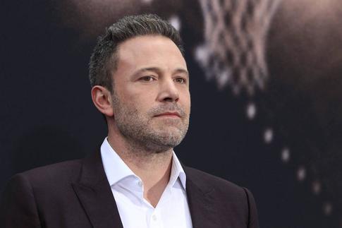 Папарацци заметили сияющего от счастья Аффлека за ужином с экс-женой