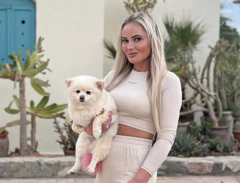 Сделавшая «лисьи глазки» Дана Борисова показала свое лицо после операции