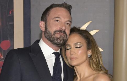 Молчание на фоне драмы: 18-летнюю дочь Аффлека заметили в платье Лопес