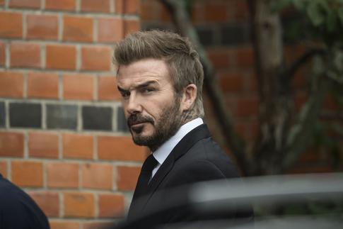 Бекхэма заметили в объятиях подруги умершего футбольного тренера Эрикссона