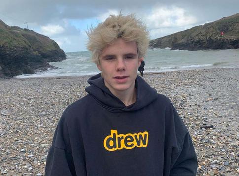 «Хороша, но…»: младший из сыновей Бекхэмов закрутил роман с девушкой старше