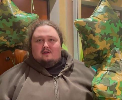 «Думаю о мести»: сын Никаса Сафронова пострадал в конфликте с таксистом