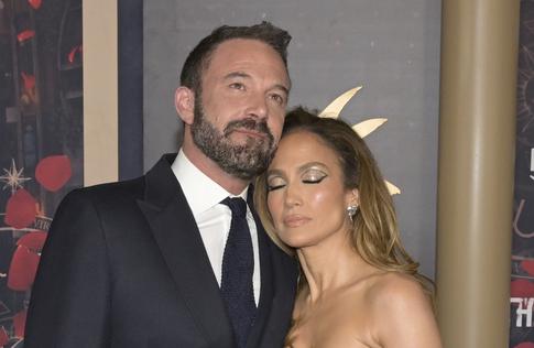 Папарацци заметили счастливую Лопес на фоне слухов о перемирии с Аффлеком