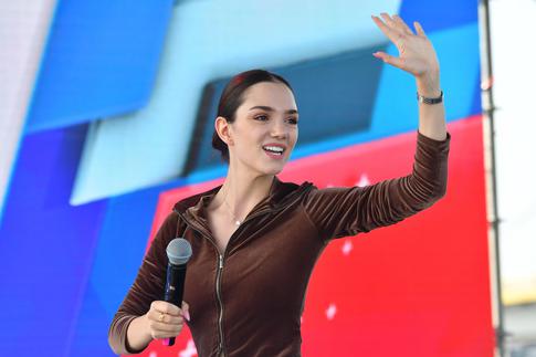 Евгения Медведева намекнула на свадьбу с коллегой-фигуристом