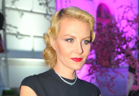 57-летняя Рената Литвинова прошлась по подиуму на показе в Париже