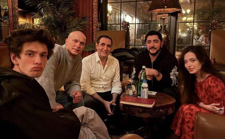 Борисов с кастом "Аноры" Борисов с кастом Аноры