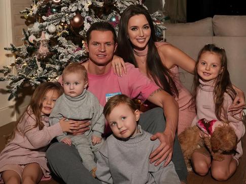 «Мы вместе семь лет»: Анастасия Костенко и Дмитрий Тарасов отметили медную свадьбу