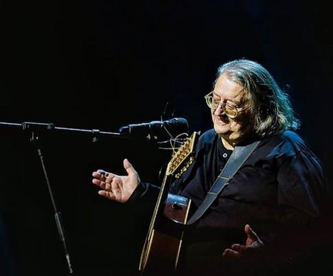 Легендарную квартиру Александра Градского затопило: Коташенко подала в суд