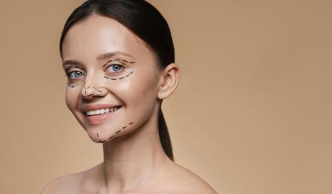 Как сделать шрамы после пластики менее заметными — советует косметолог